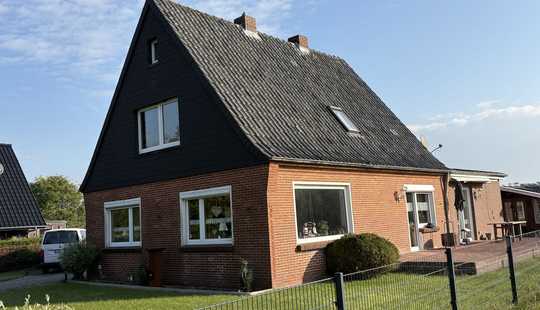 Bild von Wohnhaus mit großem Grundstück