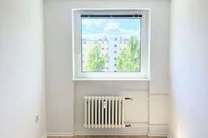 Bezugsfreie + käuferprov.freie 2-Zi.-Whg. mit Balkon + Aufzug in SPANDAU + 2025 teilsaniert + Garage – Pfefferweg 6, 13589 Falkenhagener Feld, Berlin – Vorschaubild 5