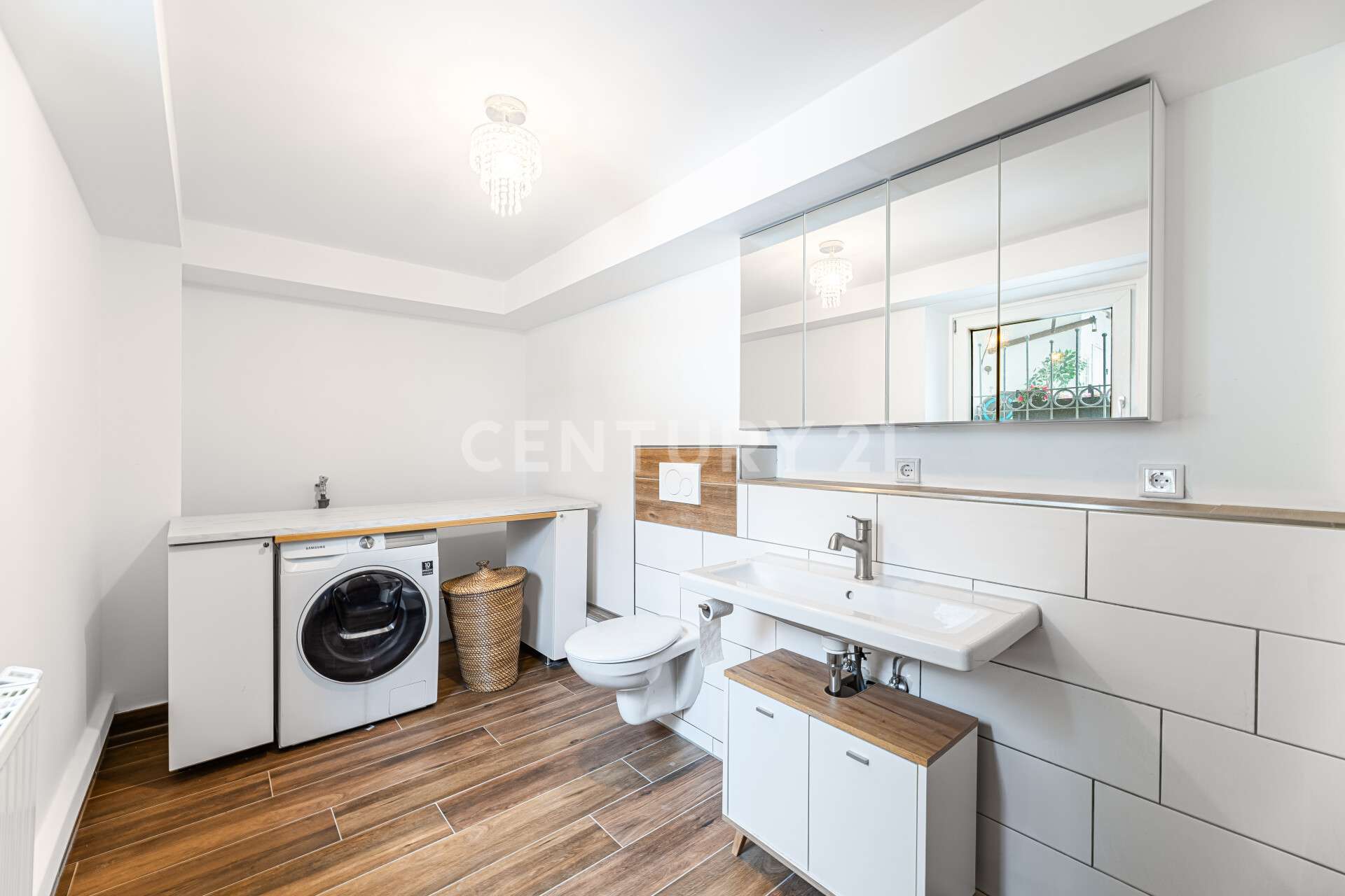 Immobilie in Leinburg - Großzügiges Wohnhaus mit Einliegerwohnung, Scheune und Ausbaupotenzial - Bild 3