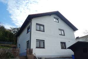 Ihr neues Zuhause: Familienhaus mit Einliegerwohnung in Dudenrod! – Die vollständige Adresse der Immobilie erhältst du vom Anbieter., 63654 Büdingen – Vorschaubild 1