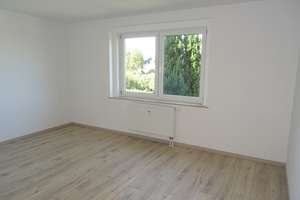 Sehr schöne 2-Raum-Whg (ca. 60 m²) mit Fensterbad, W-Balkon und Stellplatz – Sachsenring 23, 9127 Gablenz, Chemnitz – Vorschaubild 17