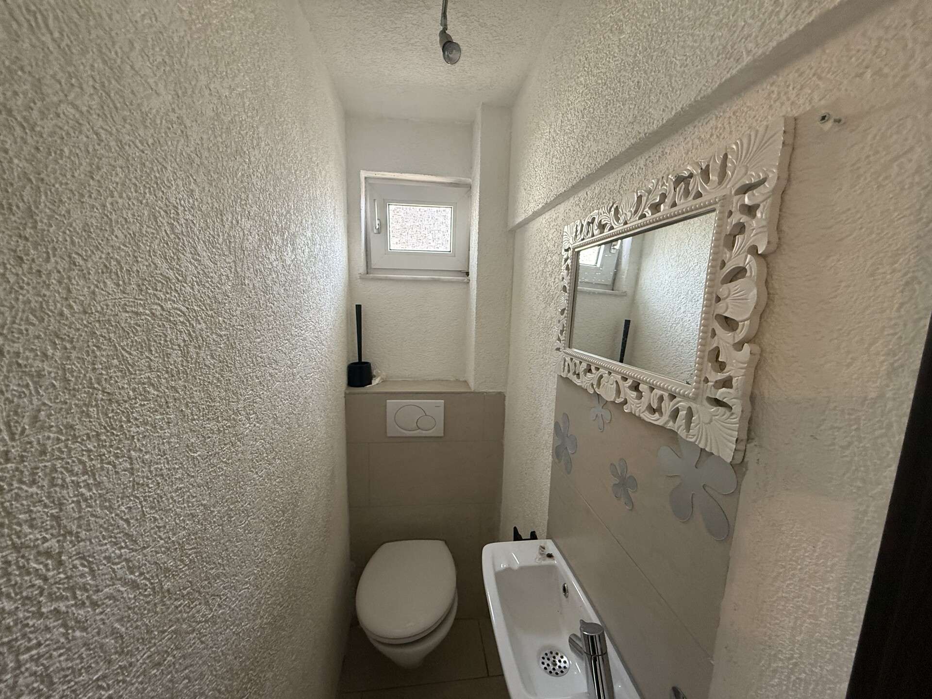 Immobilie in Neuhausen auf den Fildern - Doppelhaushälfte mit Potenzial in zentraler Lage von Neuhausen - provisionsfrei! - Bild 0