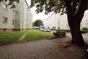 Ihr Rückzugsort im Dachgeschoss - ruhig, gepflegt, mit Loggia – Die vollständige Adresse der Immobilie erhältst du vom Anbieter., 13055 Alt-Hohenschönhausen, Berlin – Vorschaubild 4