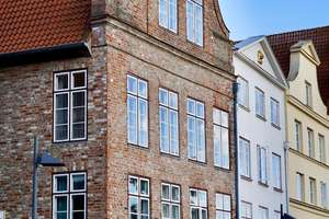Altstadtwohnung direkt an der Trave – Blick auf Salzspeicher und Holstentor-Türme, 89 m², bezugsfrei – An der Obertrave 12, 23552 Innenstadt, Lübeck – Vorschaubild 4