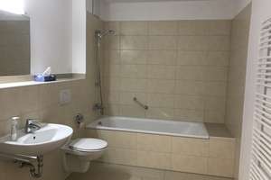 * 1 Zimmer * Wohnküche mit EBK * Bad mit Wanne * großer Balkon * Parkett * – Wasserburger Landstr. 8, 81825 Gartenstadt Trudering, München – Vorschaubild 6