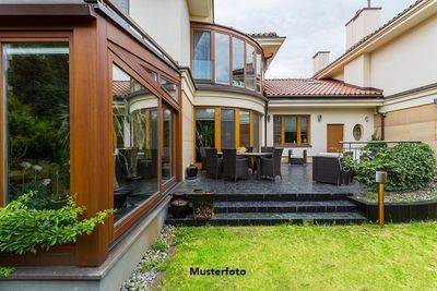 Einfamilienhaus nebst Terrasse und Garten