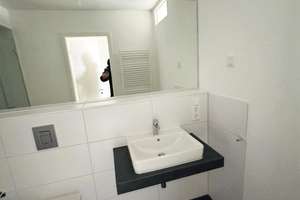 Helle Wohnung mit durchdachtem Grundriss - 2-Zimmer Wohnung mit EBK , FBH und Balkon – Glienicker Weg 136, 12489 Adlershof, Berlin – Vorschaubild 11