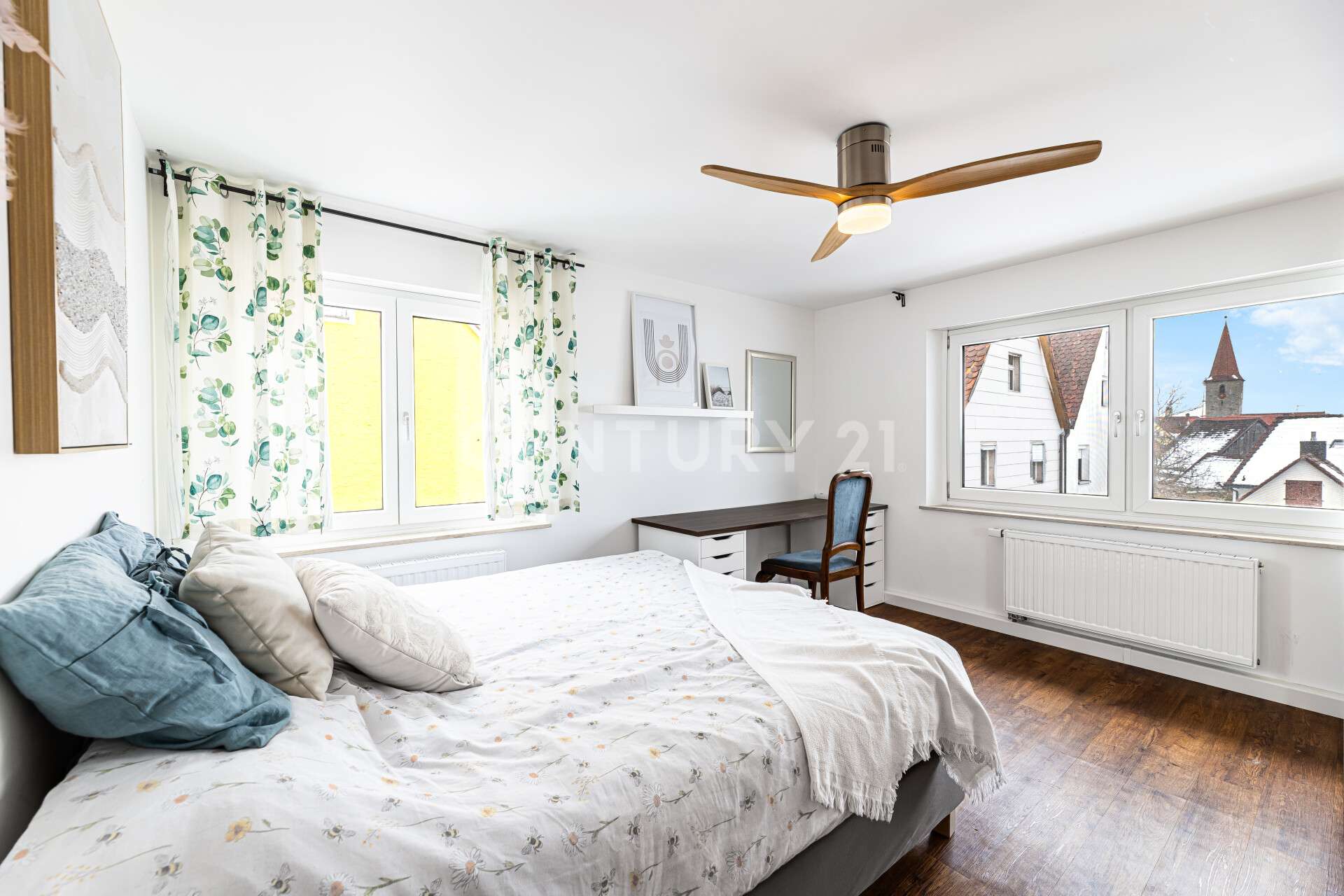 Immobilie in Leinburg - Großzügiges Wohnhaus mit Einliegerwohnung, Scheune und Ausbaupotenzial - Bild 2