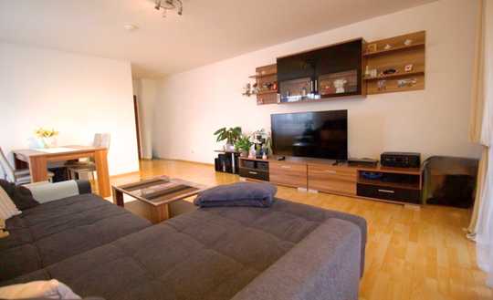 Moderne 2 Z.Wohnung mit Balkon und 2 Stellplätzen in ruhiger & zentraler Lage! (Erbpacht)