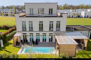 Luxuriöse Poolvilla mit Wellnessbereich am Jungfernsee