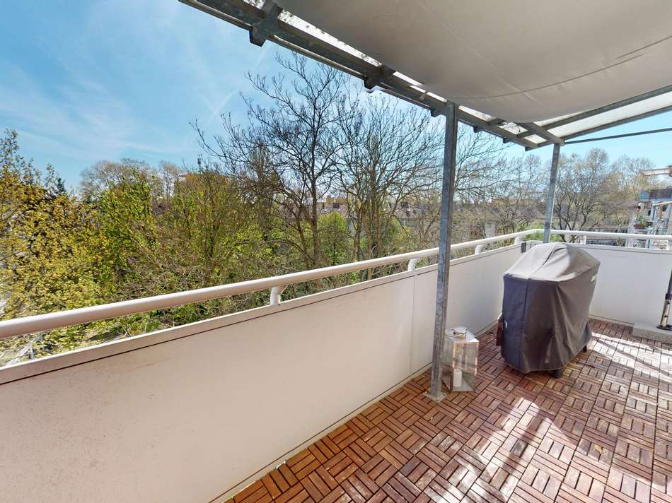 Überdachter Balkon