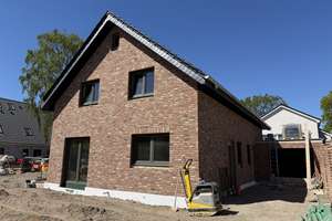 Neubau-Doppelhaushälfte zur Miete in Timmendorfer Strand. In wenigen Schritten an der Ostsee. – Meinsweg 19, 23669 Timmendorfer Strand – Vorschaubild 1