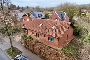 Barrierefreies Energiesparhaus mit ausgebautem Dachgeschoss, optional für zweite Wohneinheit – Oldenburg (Oldenburg) – Vorschaubild 2