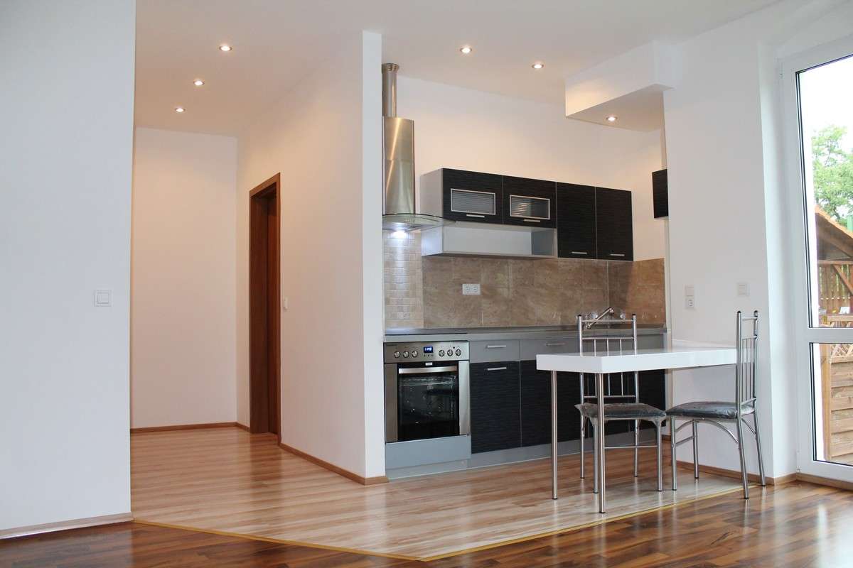 Immobilie in Radebeul - Haushälfte zur Selbstnutzung - PLUS Kapitalanlage in Radebeul (3 bereits sanierte Wohnungen!) - Bild 1