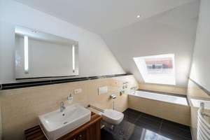 Ganz oben! ETW im Dachgeschoss + Parkett + Lift + Wanne & Dusche + 13 m² Dachloggia + große Küche – Elisabethstraße 32, 4315 Volkmarsdorf, Leipzig – Vorschaubild 8
