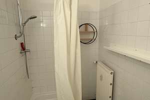 bezugsfreie Altbauwohnung mit Dielen und Altbaucharme und Duschbad und EBK nahe Boxhagener Platz – Die vollständige Adresse der Immobilie erhältst du vom Anbieter., 10245 Friedrichshain, Berlin – Vorschaubild 12