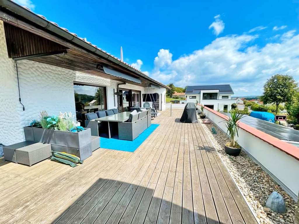 Immobilie in Hosenfeld - Osthessen, Landkreis Fulda, 36154 Hosenfeld, grosses Wohnhaus mit Pferdestall zu verkaufen - Bild 2