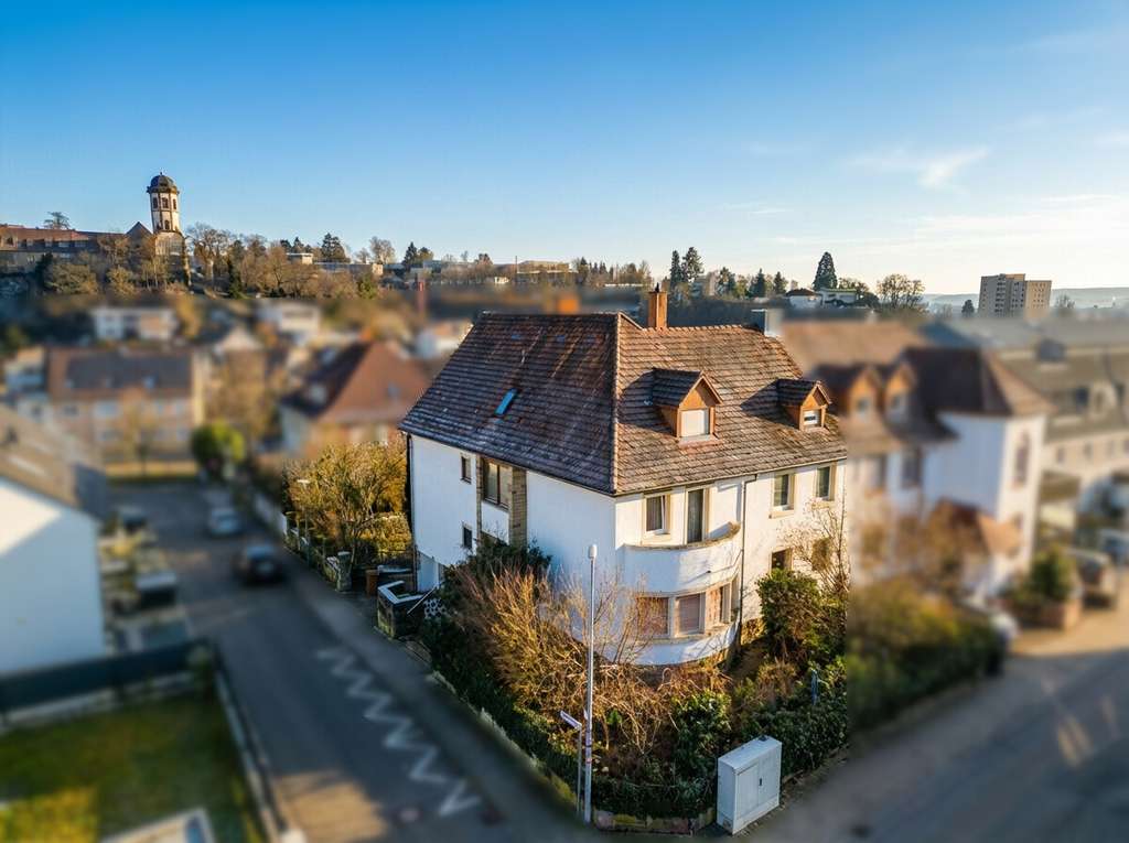 Immobilie in Sinsheim - Charmantes Dreifamilienhaus in Sinsheim Gartenstadt – Spitzenlage, Investment-Chance mit Stil - Bild 1