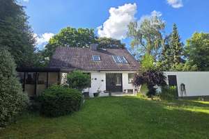 Erstbezug nach Kernsanierung: Ebenerdige 3,5-Zimmer-Wohnung mit Wintergarten & Garage