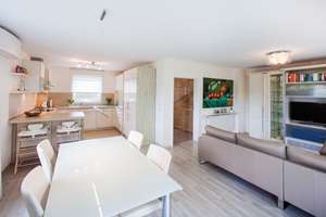 Top end, luxurious, modern family home with Garden, quiet neighbourhood near Strothoff Intl – Die vollständige Adresse der Immobilie erhältst du vom Anbieter., 63263 Neu-Isenburg – Vorschaubild 13