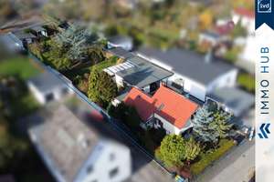 ++ Wohnen, Gestalten, Verwirklichen – Grundstück mit Bestandsgebäude und viel Grün ++