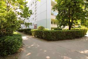 Saniertes Wohngebäude in Top-Lage:
2-Zimmer-Wohnung mit Loggia und Blick ins Grüne – Die vollständige Adresse der Immobilie erhältst du vom Anbieter., 12679 Marzahn, Berlin – Vorschaubild 4