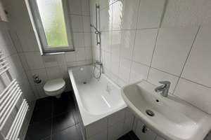 Renovierte 2 Zimmer mit Balkon - weißes Wannenbad mit Fenster - Duisburg Rheinhausen – Franz-Schubert-Straße 4, 47226 Rheinhausen-Mitte, Duisburg – Vorschaubild 2