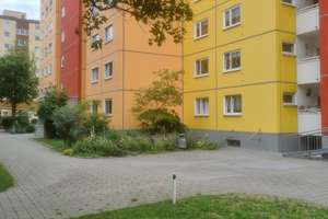 Sicheres Investieren durch nachhaltige Vermietbarkeit - Gepflegte 4-Zimmerwohnung mit EBK und Balkon – Quiddestrasse 72, 81753 Neuperlach, München – Vorschaubild 2