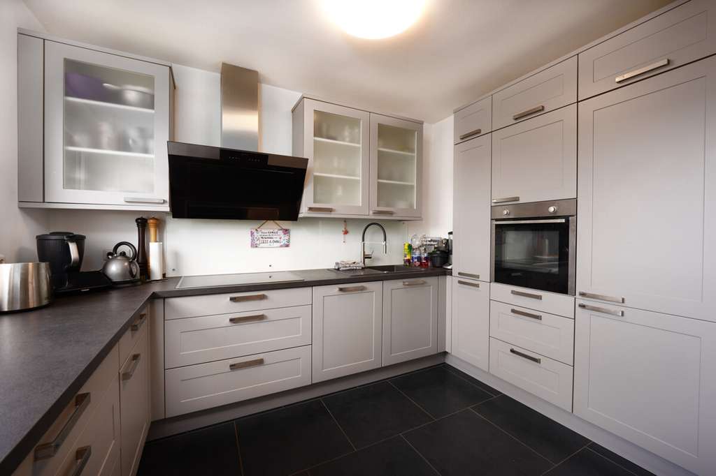 Immobilie in Appen - Sanierte 3-Zimmer-Eigentumswohnung mit Loggia, Garage und Stellplatz in ruhiger Lage in Appen - Bild 0