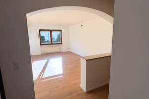 Erstbezug nach Renovierung: 2-Zimmer-Wohnung mit Südwestbalkon, Einbauküche und TG-Stellplatz