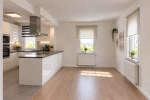 Großzügige Kapitalanlage in Stuttgart – vermietete 5,5-Zimmer-Wohnung mit Balkon & 2 Stellplätzen – 70327 Untertürkheim (Ortsteil), Stuttgart – Vorschaubild 7