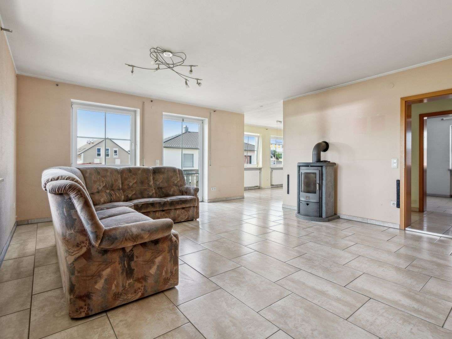 Immobilie in Affing - Großzügiges Mehrfamilienhaus inklusive 6 Bauplätze in Affing-Haunswies - Bild 0