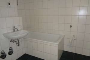 Reinkommen und Wohlfühlen: günstige 3-Zimmer-Wohnung (WBS erforderlich!) – Im Mönchsfeld 4, 50769 Roggendorf/Thenhoven, Köln – Vorschaubild 3