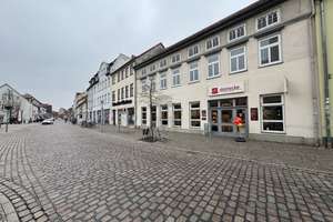 MEHR ALS 10% RENDITE - Steigerungspotential - Geschäftshaus im Herzen von Salzwedel - 10-Jahres-Miet – Die vollständige Adresse der Immobilie erhältst du vom Anbieter., 29410 Salzwedel – Vorschaubild 1