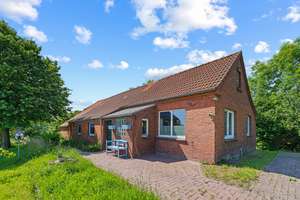Landhaus mit Charme und großem Entwicklungspotenzial in der Westermarsch – Die vollständige Adresse der Immobilie erhältst du vom Anbieter., 26506 Norden – Vorschaubild 2