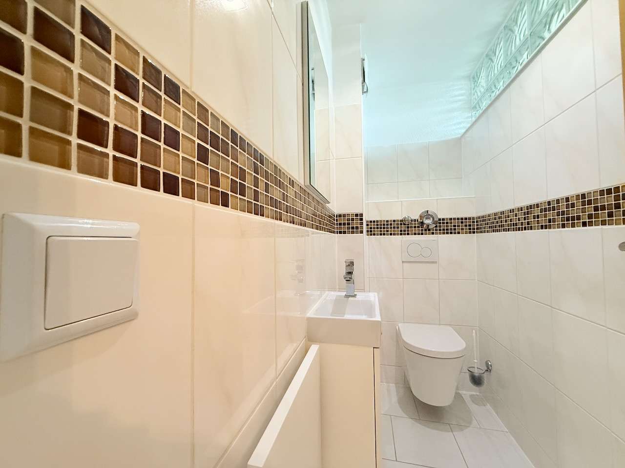 Immobilie in Wangen im Allgäu - Neuer Preis! Charmante 3-Zimmer-Wohnung mit Balkon, Gartenhäuschen und Einzelgarage - Bild 1