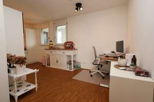 Sonnige 2-Zimmerwohnung mit Einbauküche und Südloggia – Die vollständige Adresse der Immobilie erhältst du vom Anbieter., 81737 Altperlach, München – Vorschaubild 9
