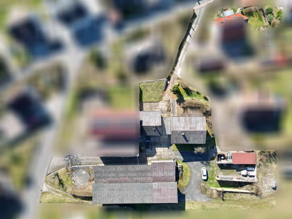 Immobilie in Gemünden am Main - Großzügiges Zweifamilienhaus mit 4 Garagen, Scheune und vielseitigen Nebengebäuden - Bild 3