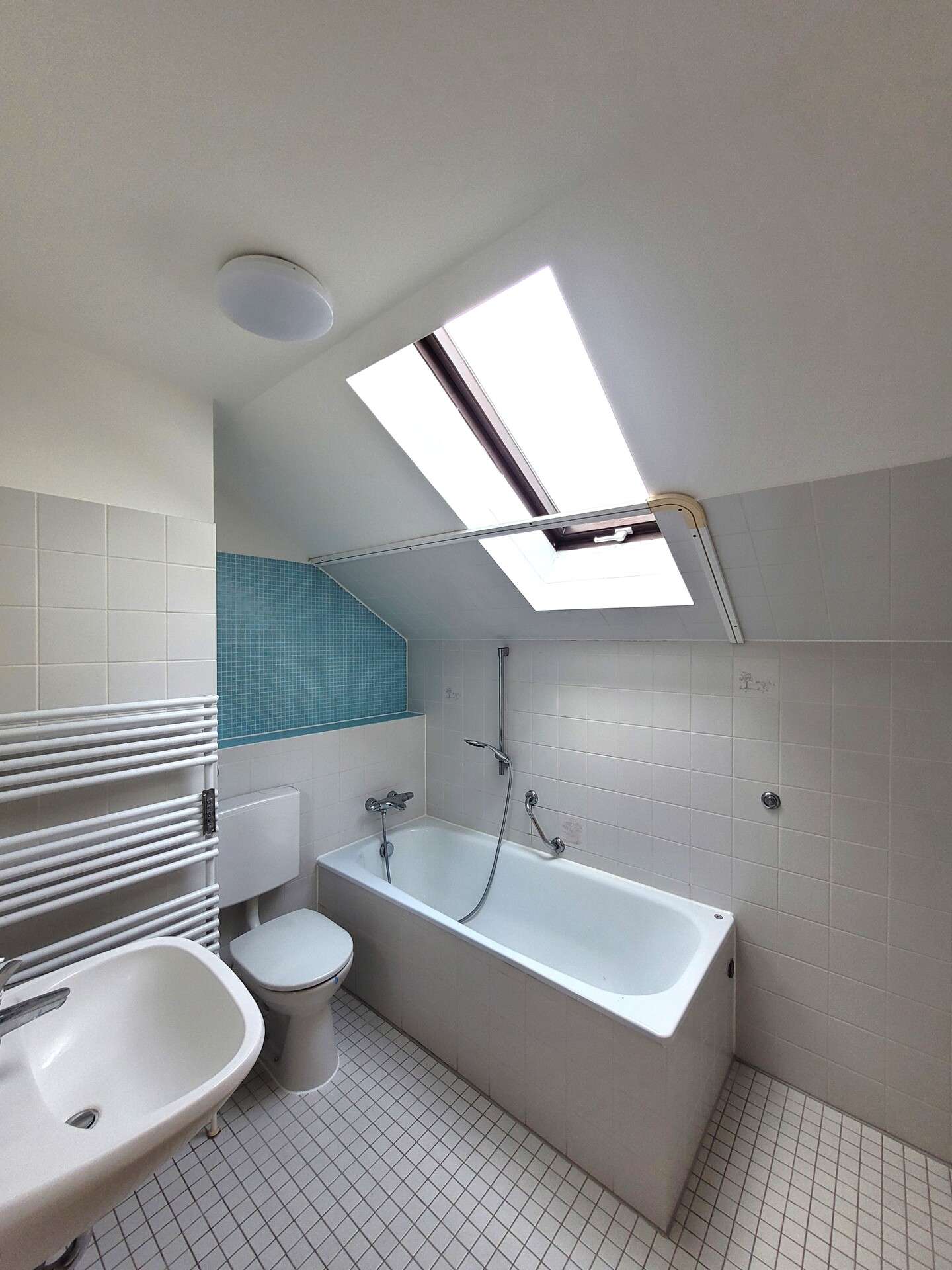 Immobilie in Poing - Charmantes 1-Zi.-DG-Appartement mit Dachgaube & durchdachtem Raumkonzept ! - Bild 0