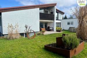 Attraktives Einfamilienhaus in gefragter Lage mit großzügigem Wohnraum und Nebengebäude – Die vollständige Adresse der Immobilie erhältst du vom Anbieter., 87700 Innenstadt, Memmingen – Vorschaubild 1