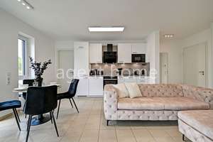 MÖBLIERT - MODERN LIVING - Helle Wohnung mit Loggia