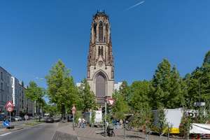 Saniert und hochwertig ausgestattete 2,5-Zimmer-Wohnung in Bestlage!