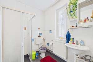 Renovierungsbedürftiges Haus mit großem Grundstück und vielseitigen Möglichkeiten – Die vollständige Adresse der Immobilie erhältst du vom Anbieter., 12524 Altglienicke, Berlin – Vorschaubild 4