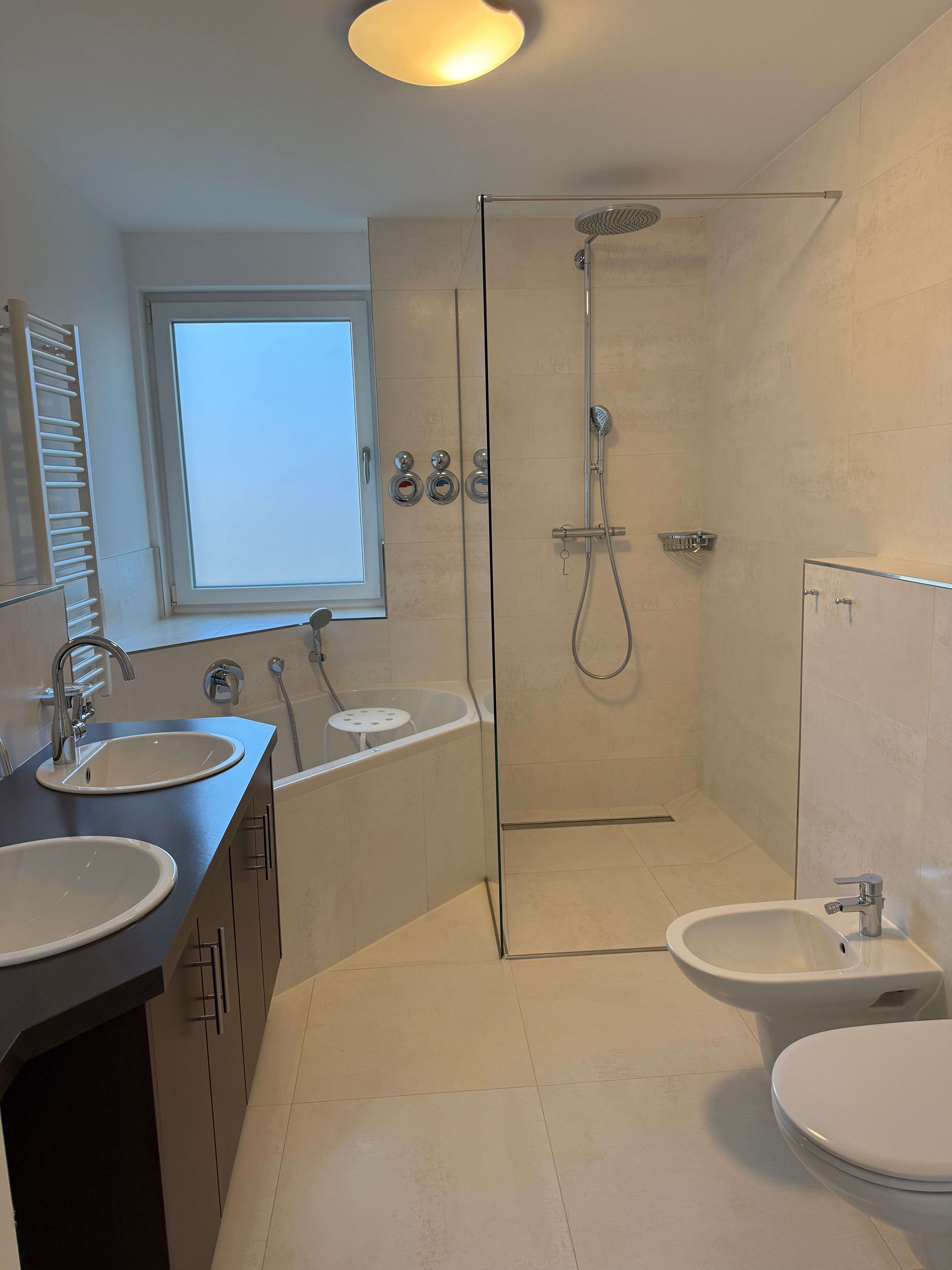 Immobilie in Grabenstätt - Chiemseenähe! Exklusive 3-Zimmer-Wohnung mit Bergblick und großer Terrasse - Bild 0