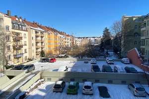 Wohnen mit Charakter im Nibelungenviertel: Drei-Zimmer-Wohnung in Nürnberg