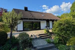Modernes Luxus-Haus im Grünen, renoviert, zentral in 57223 Kreuztal – Die vollständige Adresse der Immobilie erhältst du vom Anbieter., 57223 Kreuztal – Vorschaubild 1