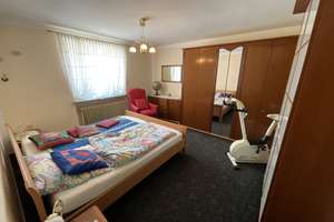 Einfamilienhaus für die ganze Familie mit schönem Grundstück mit 715 m² in Postbauer-Heng (Kemnath) – Die vollständige Adresse der Immobilie erhältst du vom Anbieter., 92353 Postbauer-Heng – Vorschaubild 14