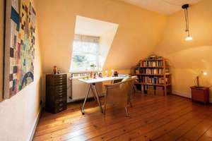 Frühlingsstart im neuen Zuhause: 3-Zi-DG Altbau -Traum in Kürze bezugsfrei