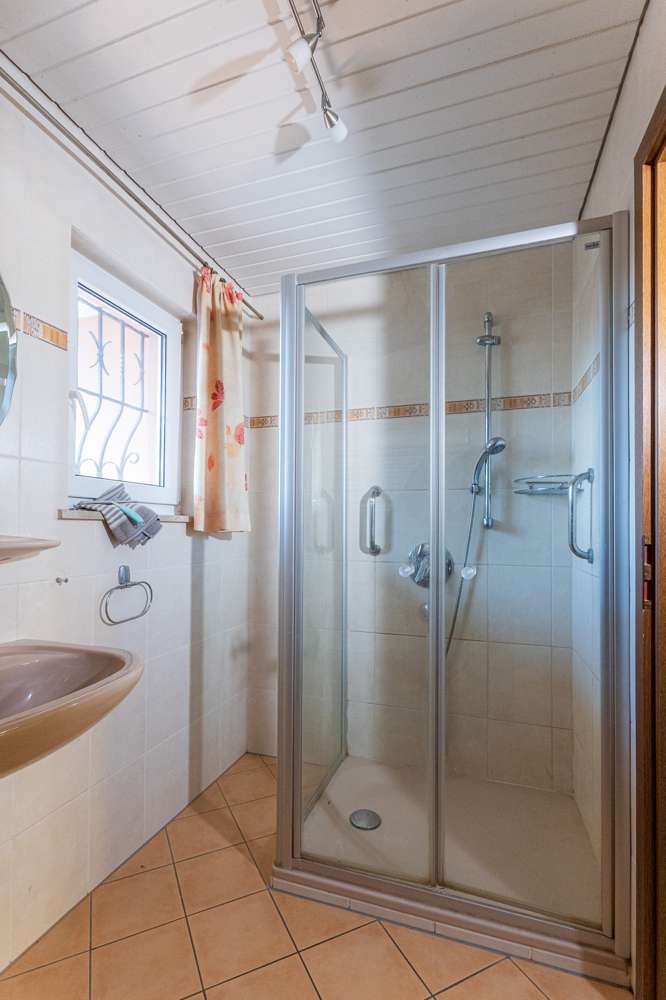 Immobilie in Appenweier - Ein Zuhause für Generationen! Solides Ein- / Zweifamilienhaus mit großer Terrasse - Bild 0