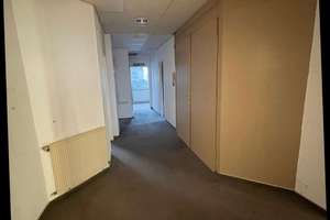 Top  4-Zimmer-Wohnung * Altbau* Nähe Skyper – 60329 Bahnhofsviertel, Frankfurt am Main – Vorschaubild 3